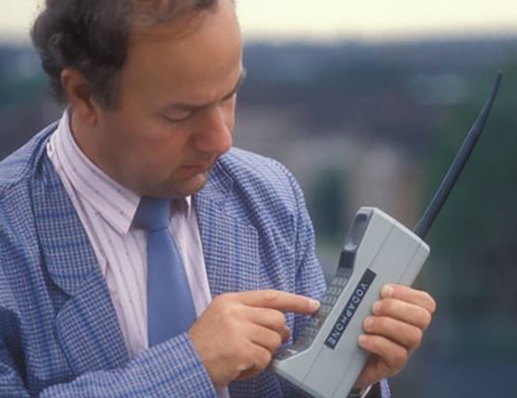 First mobile phone call. Мобильные телефоны 1980-х. Сотовый телефон 1980. Беспроводной телефон 1980.