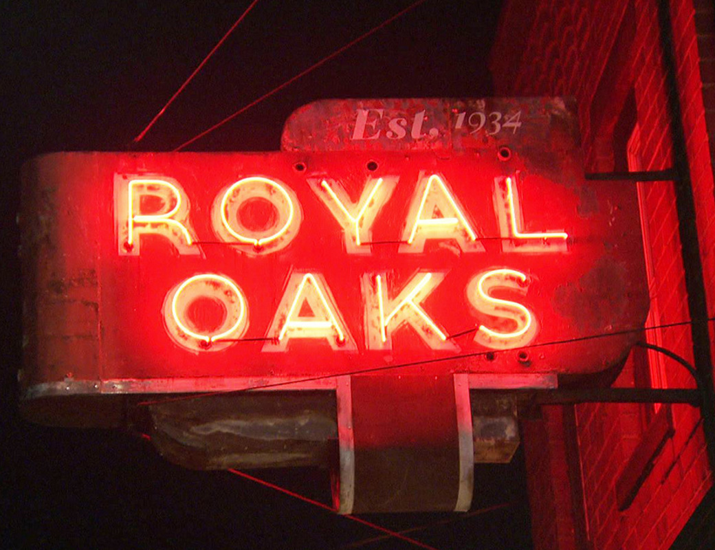 royal oaks youngstown dining room